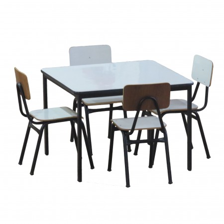 MESA COM 4 CADEIRAS ESCOLARES EM FORMICA