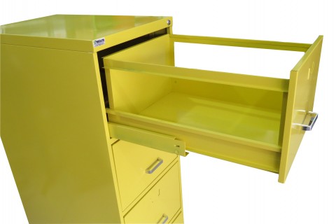 ARQUIVO DE AÇO COM 4 GAVETAS COM CARRINHO TELESCÓPICO COR AMARELO